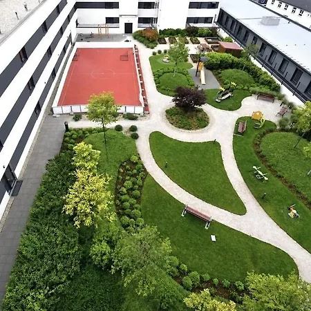 Spacious 3-room With A Balcony, 5 Minutes To The Center 아파트