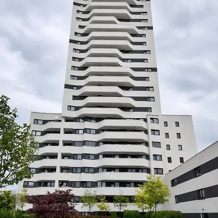 Spacious 3-room With A Balcony, 5 Minutes To The Center * 브라티슬라바