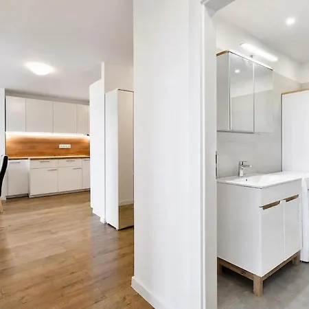 아파트 Spacious 3-room With A Balcony, 5 Minutes To The Center 브라티슬라바