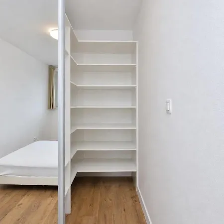 아파트 Spacious 3-room With A Balcony, 5 Minutes To The Center