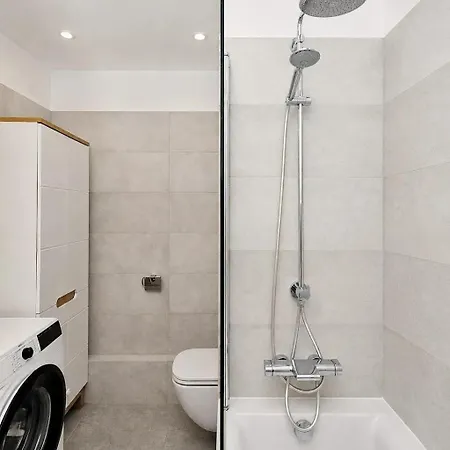 아파트 Spacious 3-room With A Balcony, 5 Minutes To The Center