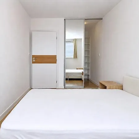 Spacious 3-room With A Balcony, 5 Minutes To The Center * 브라티슬라바