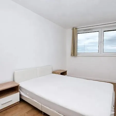 Spacious 3-room With A Balcony, 5 Minutes To The Center * 브라티슬라바